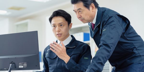 外壁洗浄専門店WASHERS（ウォッシャーズ）のホームページ制作サポート。加盟店ごとに訴求力の高い専用ページを作成し、検索エンジンからの流入を最大化。建物診断の重要性や掃除の質を正しく伝える、Web集客の核となるサイト構築を表現。