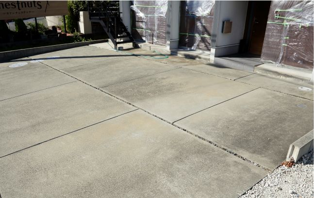 清掃される前の駐車場の画像