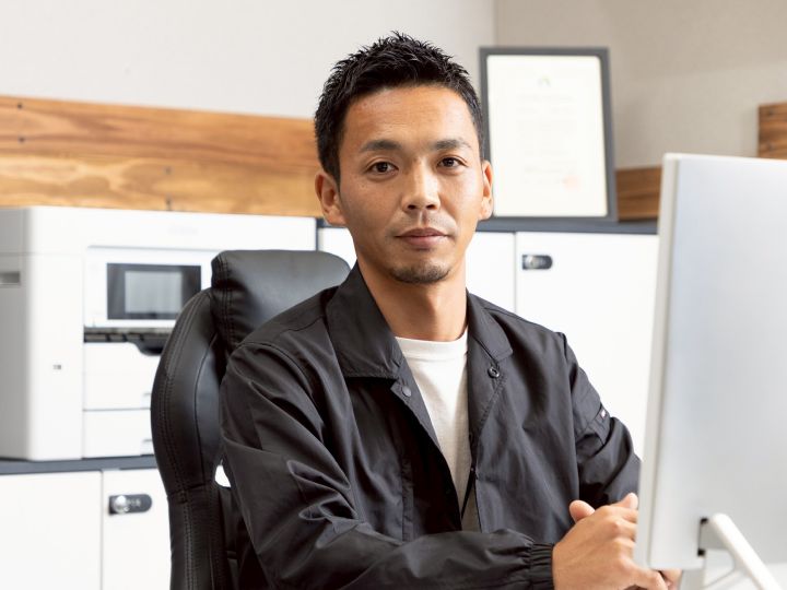 外壁洗浄専門店WASHERS名古屋の外壁診断士　小池 聡の顔写真。建築のプロとして一人ひとりの悩みに寄り添い、無理な提案はせず、建物の状態を見極めて最適な掃除を提案する専門家の表情を紹介。