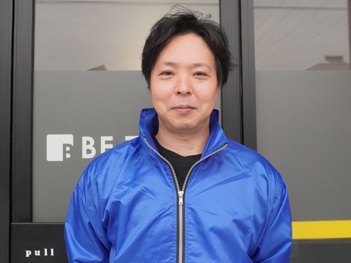 外壁洗浄専門店WASHERS名古屋の外壁診断士　藤原 路由の顔写真。建築のプロとして一人ひとりの悩みに寄り添い、無理な提案はせず、建物の状態を見極めて最適な掃除を提案する専門家の表情を紹介。