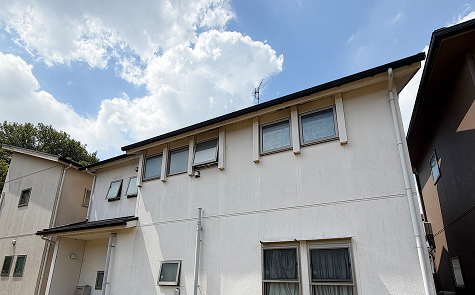外壁洗浄専門店ウォッシャーズ島根のメインビジュアル。島根県の住まいを、外壁を傷めない方法で掃除するメッセージ。外壁診断士による専門家診断、無料洗浄テストでの汚れ落ち確認、100日保証の安心材料とともに、プロスタッフの誠実な施工風景を紹介する画像4枚目。