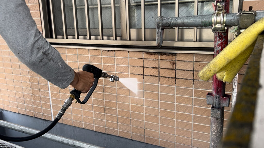 春日井市 築8年 マンション外壁一面+共有部洗浄!