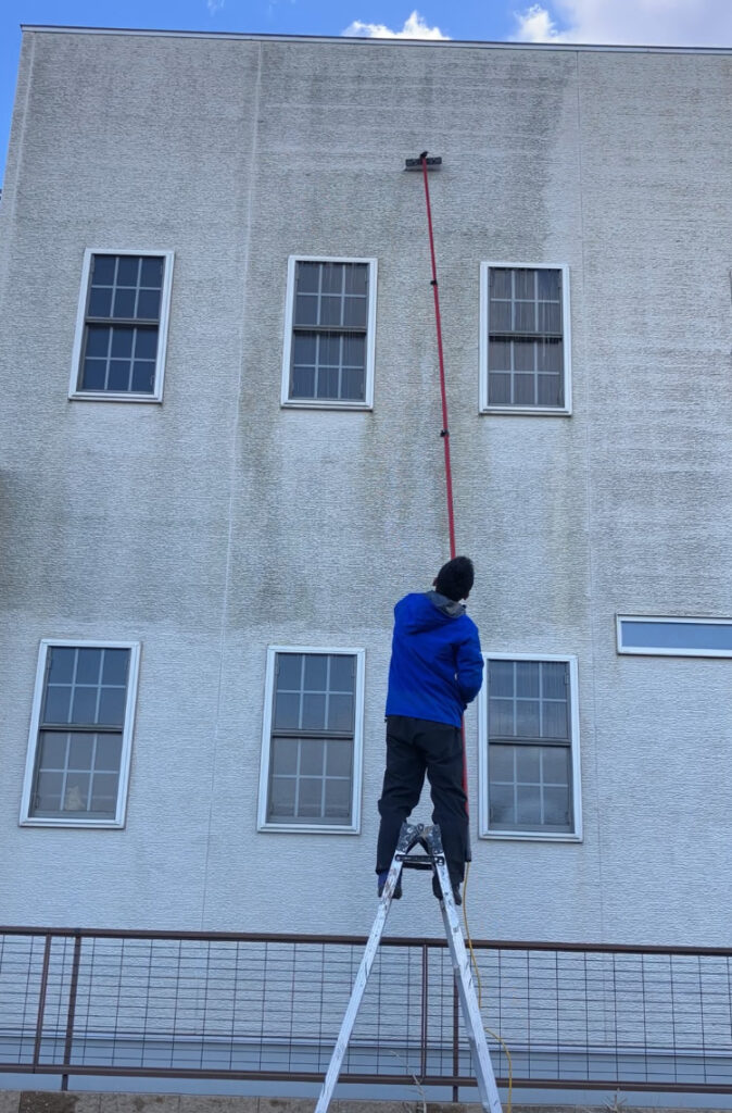 岐阜県瑞穂市 築10年 外壁2面を洗浄!