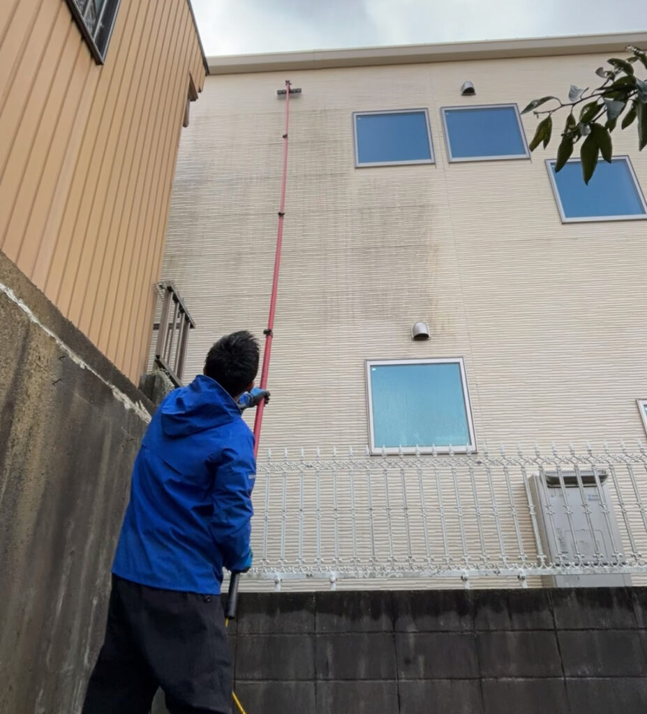 岐阜市　外壁一面を洗浄！