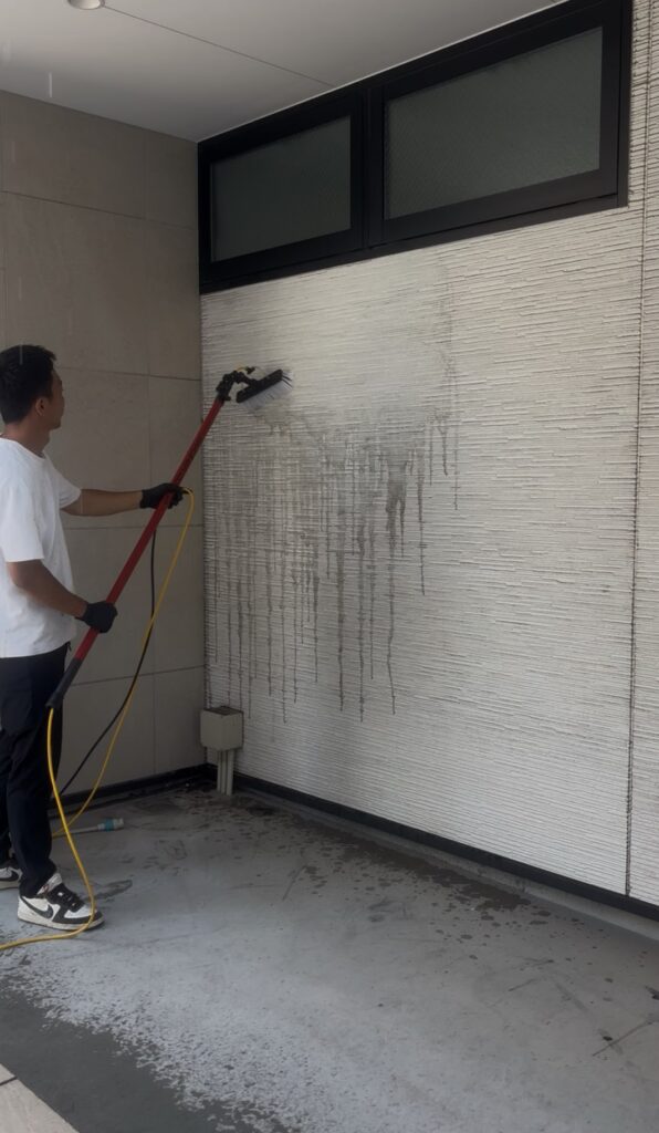 【名古屋市港区】くさまみなとクリニック様 外壁洗浄|遠くからでも目立つ汚れをすっきり除去!