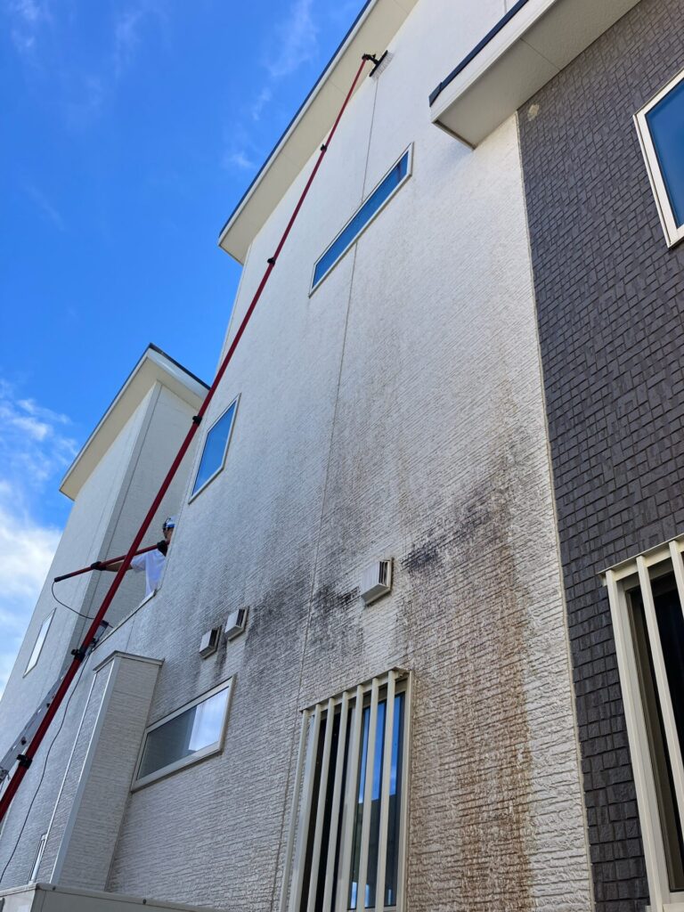 【築7年・サイディング外壁洗浄】白い外壁＋ウッドデッキ・土間もまとめてスッキリ✨