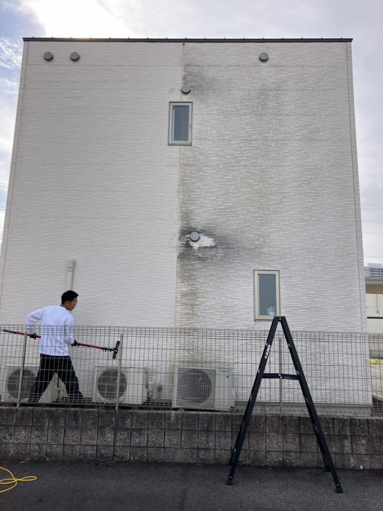 日進市　調剤薬局様　外壁一面を洗浄！